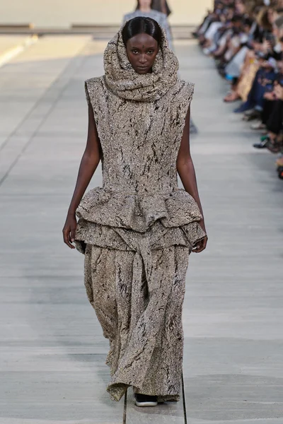 Look 1